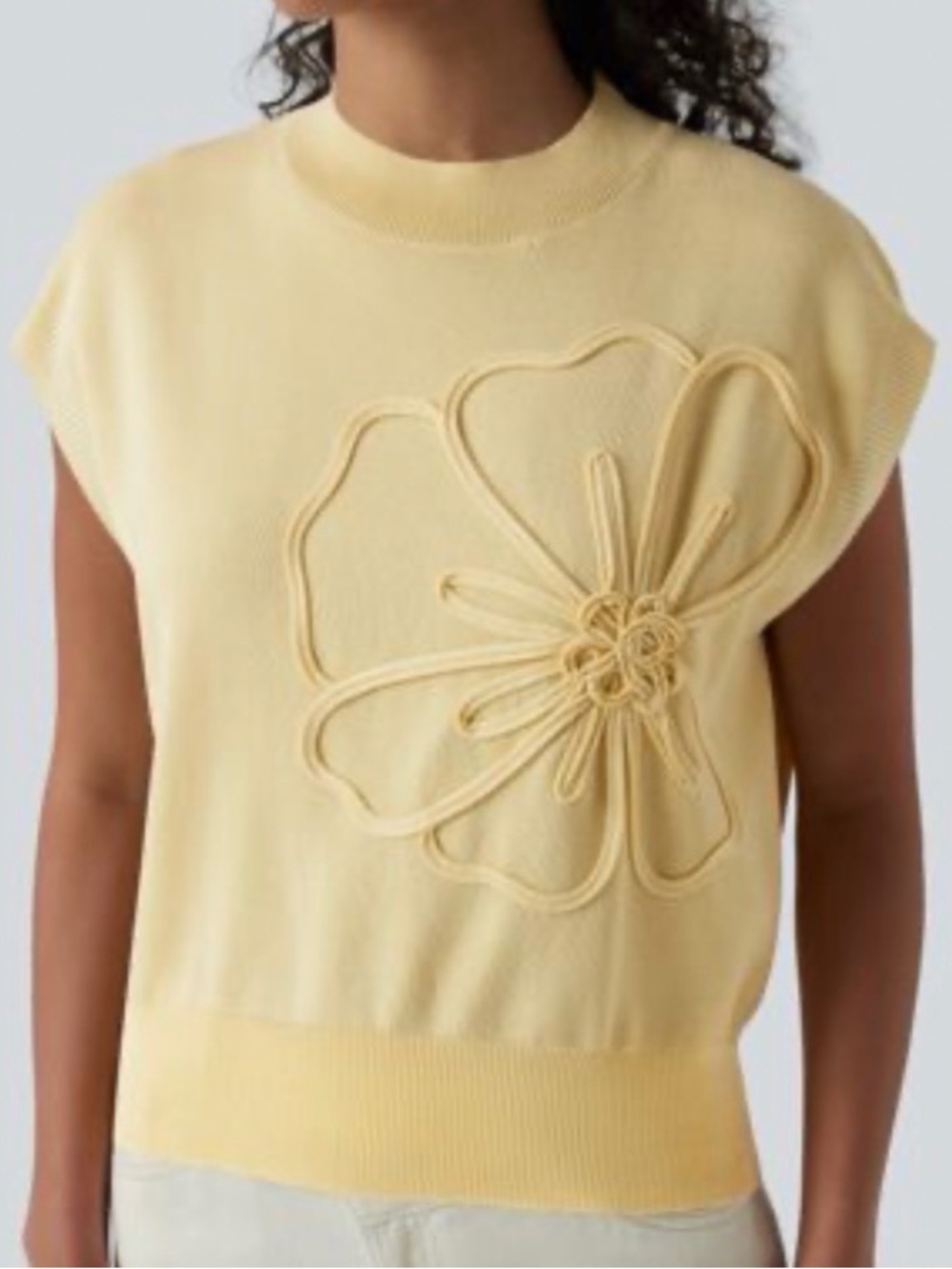 Halara BNWT Yellow Floral Crewneck Sleeveless Sweater Size L